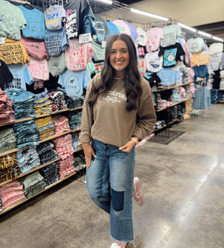 Kodye posing at a show for Wandering Maverick Boutique
